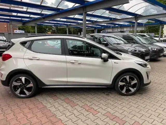Używany Ford Fiesta Active 101 KM (74 kW) 2020 Biały Hatchback