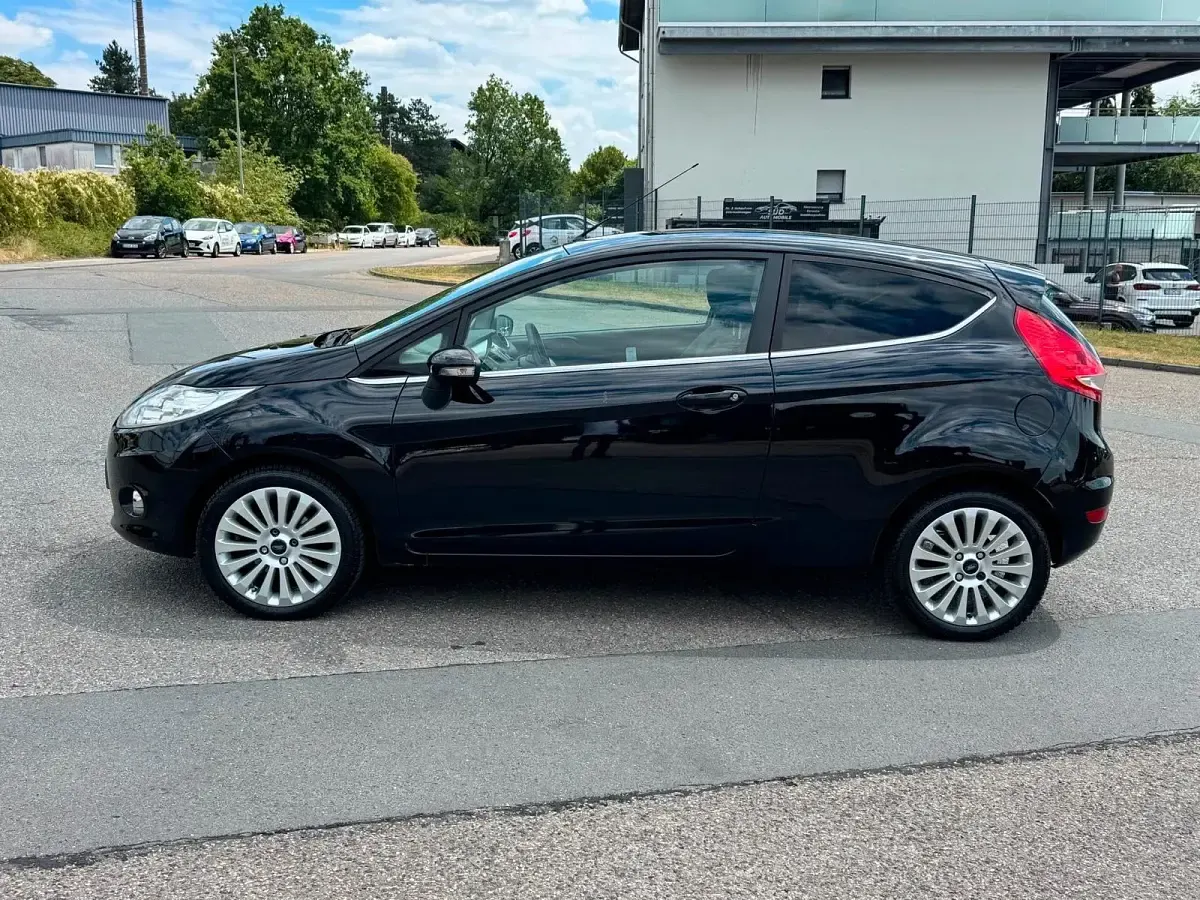 Gebraucht Ford Fiesta Titanium 82 PS (60 kW) 2010 Schwarz Kleinwagen