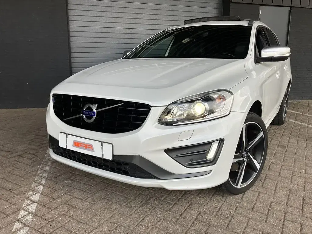 Gebraucht Volvo XC60 R-Design 150 PS (110 kW) 2015 Weiß SUV