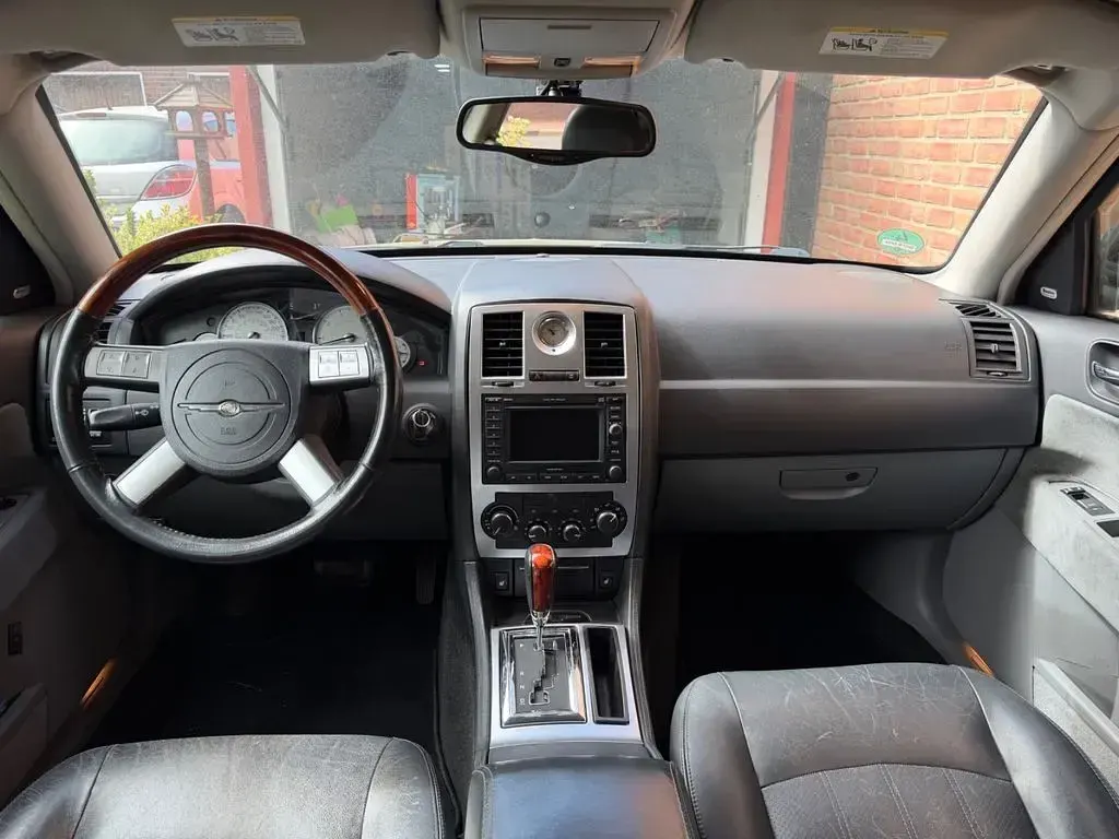 Second-hand Chrysler 300C 340 CP (250 kW) 2004 Negru Berlinǎ