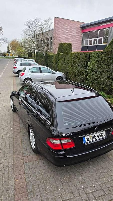 Gebraucht Mercedes E220 Elegance 170 PS (125 kW) 2007 Schwarz Kombi