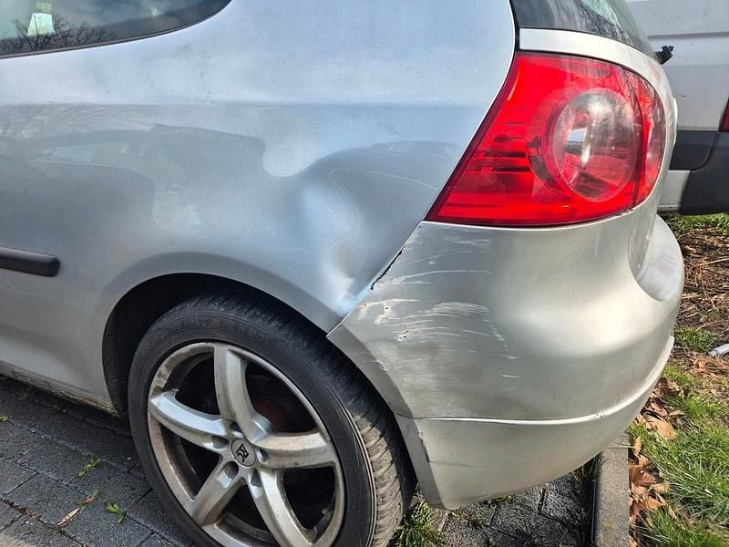 Gebraucht VW Golf V 105 PS (77 kW) 2005 Grau Kleinwagen