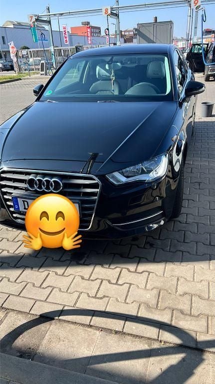 Grau Gebraucht 2014 Audi A3 Ambiente Limousine | 8.500 € (Superpreis) - Bild 1/4