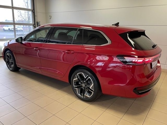 Usata VW Passat Elegance 150 CV (110 kW) 2024 Rosso Station wagon