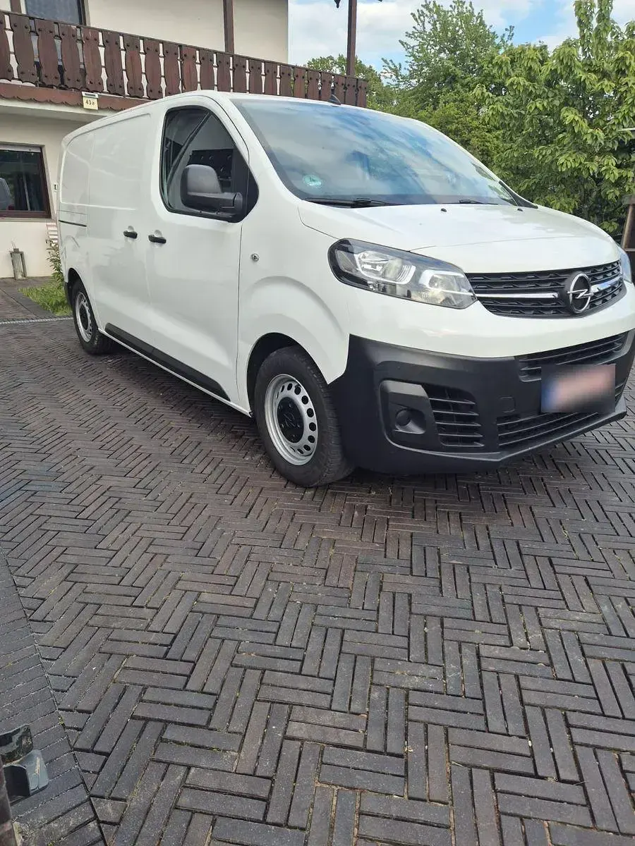 Gebraucht Opel Vivaro-e Combi 120 PS (88 kW) 2022 Weiß Van / Kleinbus