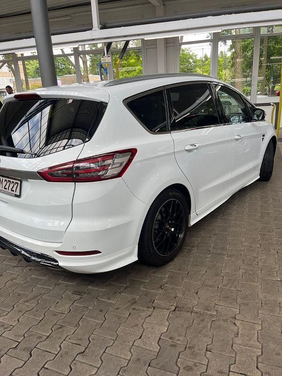 Gebraucht Ford S-MAX Titanium 179 PS (131 kW) 2016 Weiß Van / Kleinbus