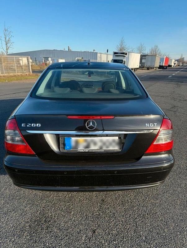 Gebraucht Mercedes E200 Classic 163 PS (119 kW) 2009 Schwarz Limousine