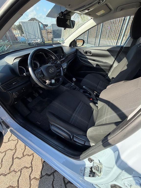 Gebraucht Hyundai i20 Select 101 PS (74 kW) 2020 Blau Kleinwagen