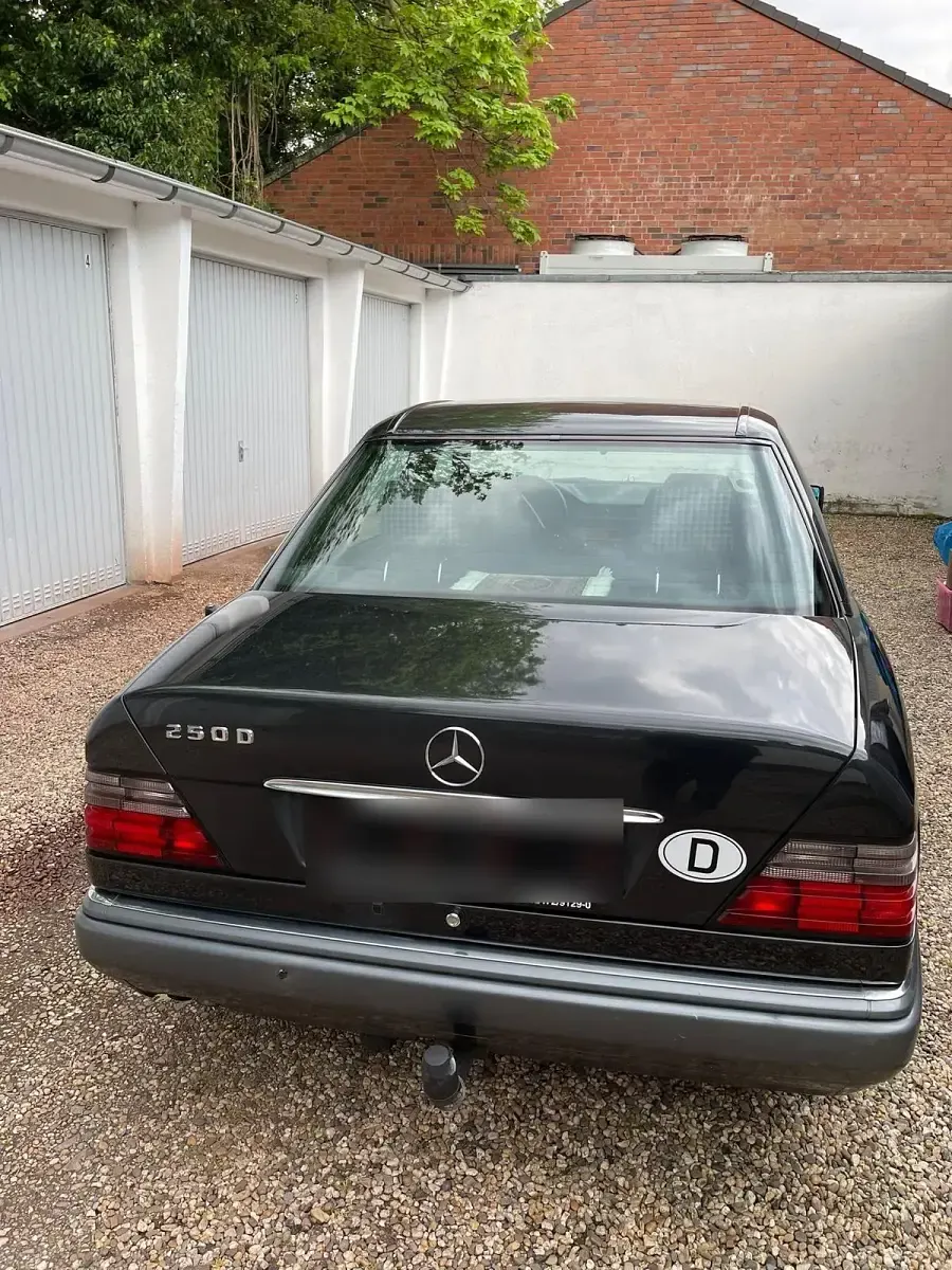 Usata Mercedes E250 113 CV (83 kW) 1995 Nero Berlina