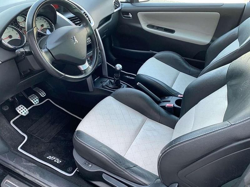 Schwarz Gebraucht 2010 Peugeot 207 CC Roland Garros Cabrio | 3.450 € (Guter Preis) - Bild 1/4