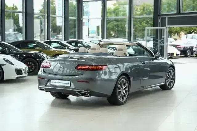 Gebraucht Mercedes E400 Avantgarde 330 PS (242 kW) 2020 Grau Cabrio