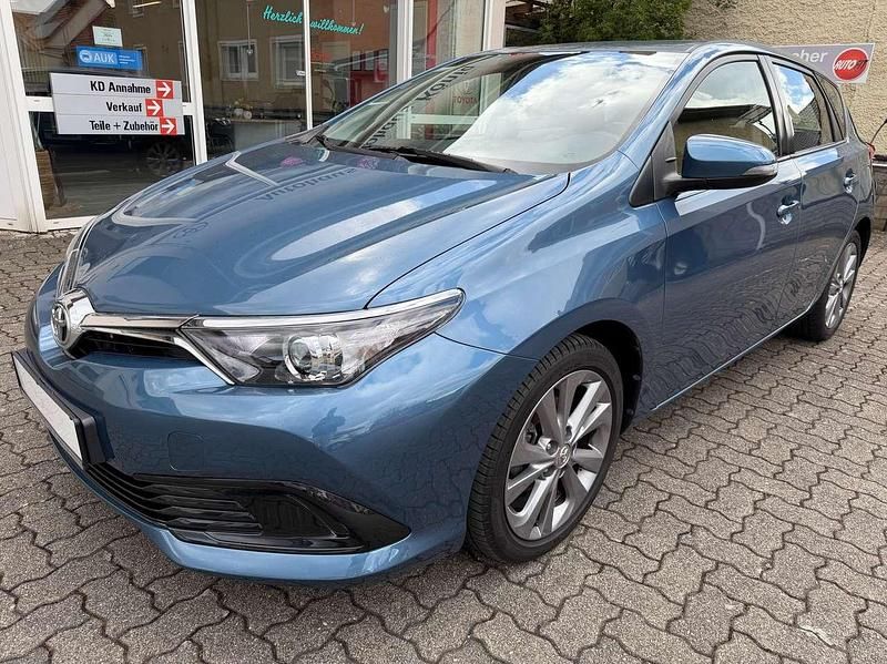 Gebraucht Toyota Auris Cool 99 PS (72 kW) 2016 Denimblau Kleinwagen