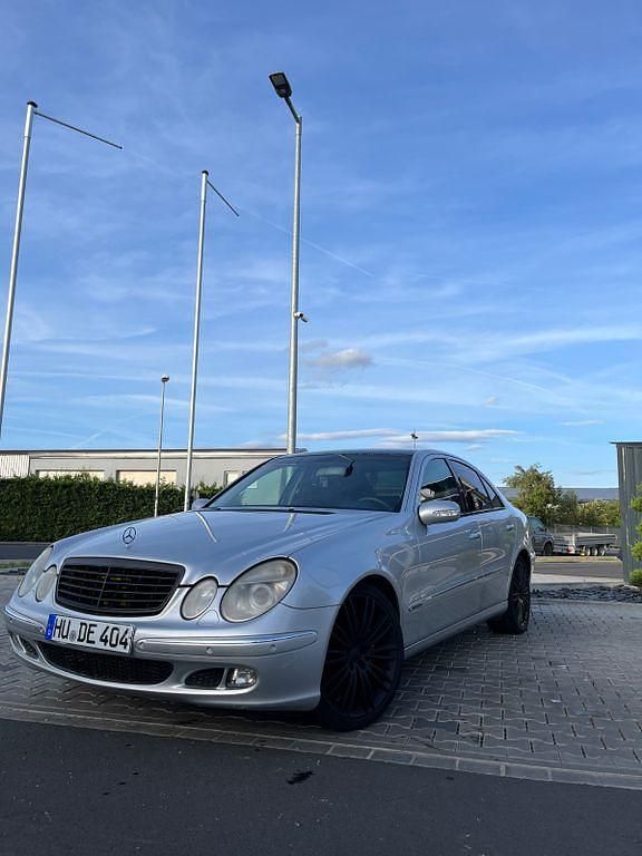 Silber Gebraucht 2005 Mercedes E280 Elegance Limousine | 3.300 € (Superpreis) - Bild 1/4