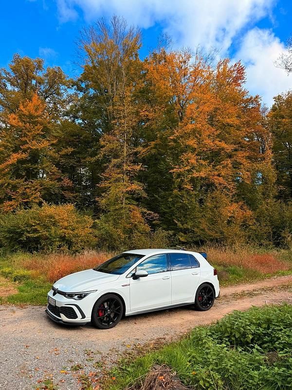 Gebraucht VW Golf VIII GTI 245 PS (180 kW) 2022 Weiß Limousine