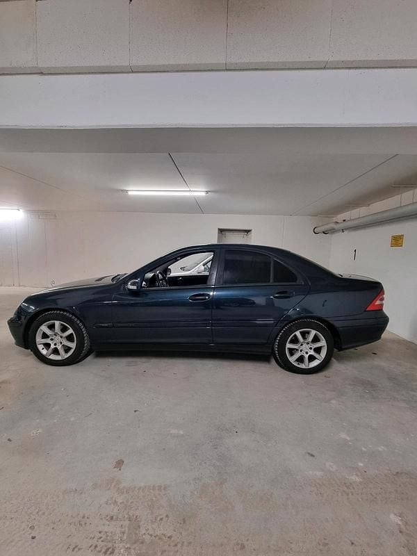 Blau Gebraucht 2005 Mercedes C220 Limousine | 3.650 € (Fairer Preis) - Bild 1/4