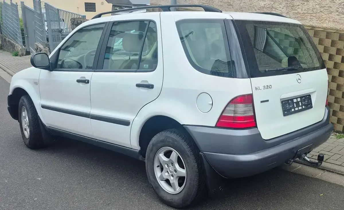 Gebraucht Mercedes ML320 Edition 218 PS (160 kW) 2000 Weiß SUV