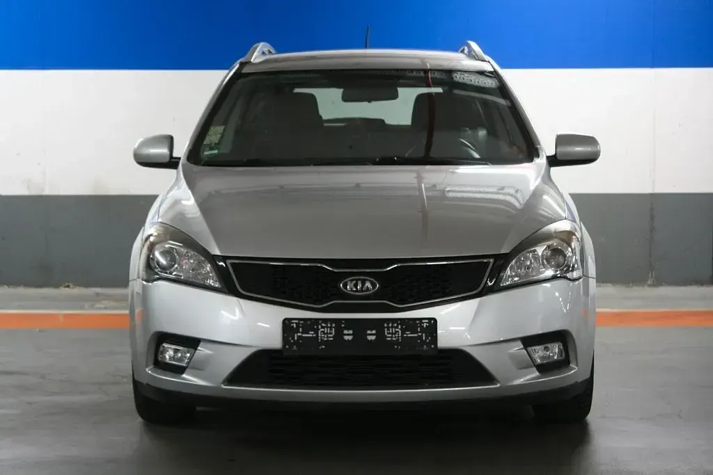 Gebraucht Kia Ceed Sportswagon 125 PS (91 kW) 2012 Machine silver (metallic) Kombi