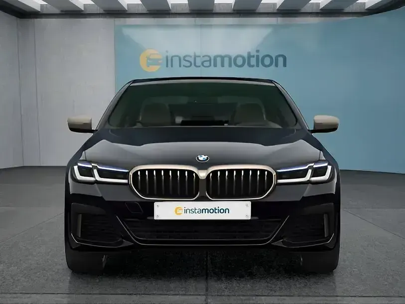 Gebraucht BMW 550 530 PS (389 kW) 2023 Schwarz Limousine