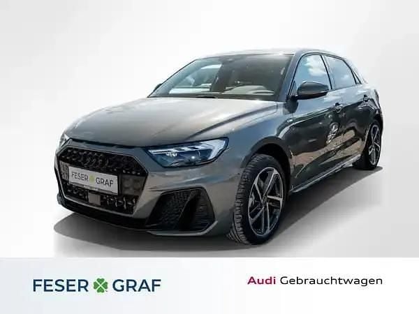 Chronosgrau metallic Gebraucht 2025 Audi A1 Ambiente Kleinwagen | 32.990 € (Teuer) - Bild 1/4