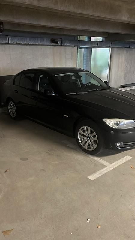 Gebraucht BMW 320 177 PS (130 kW) 2009 Schwarz Limousine