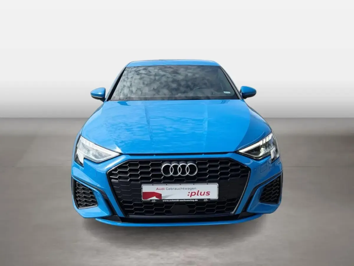 Second-hand Audi A3 S-Line 150 CP (110 kW) 2022 Albastru Berlinǎ