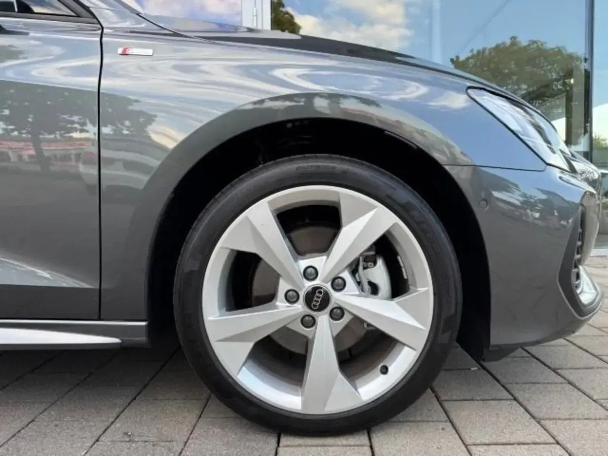 Gebraucht Audi A3 S-Line 204 PS (150 kW) 2025 Grau Limousine