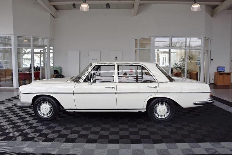 Gebraucht Mercedes 280 140 PS (102 kW) 1971 Weiß Limousine