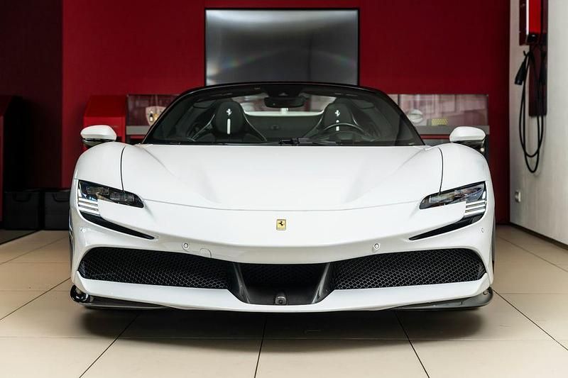 Gebraucht Ferrari SF90 780 PS (573 kW) 2024 Weiß Cabrio