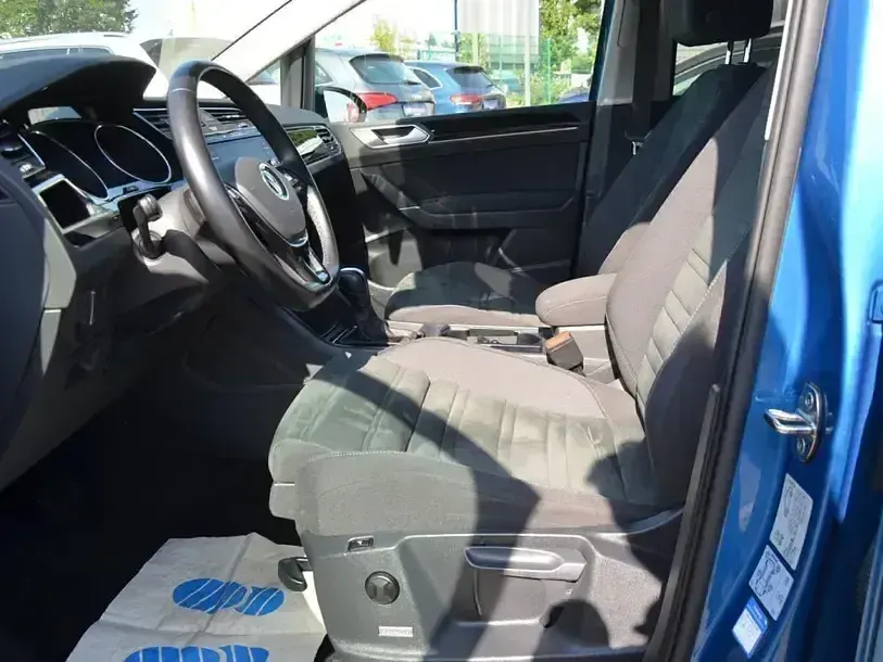 Gebraucht VW Touran Highline 150 PS (110 kW) 2021 Caribbean blue metallic Van / Kleinbus