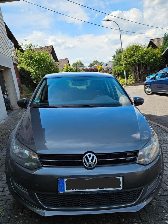 Grau Gebraucht 2012 VW Polo Match Limousine | 4.500 € (Superpreis) - Bild 1/4
