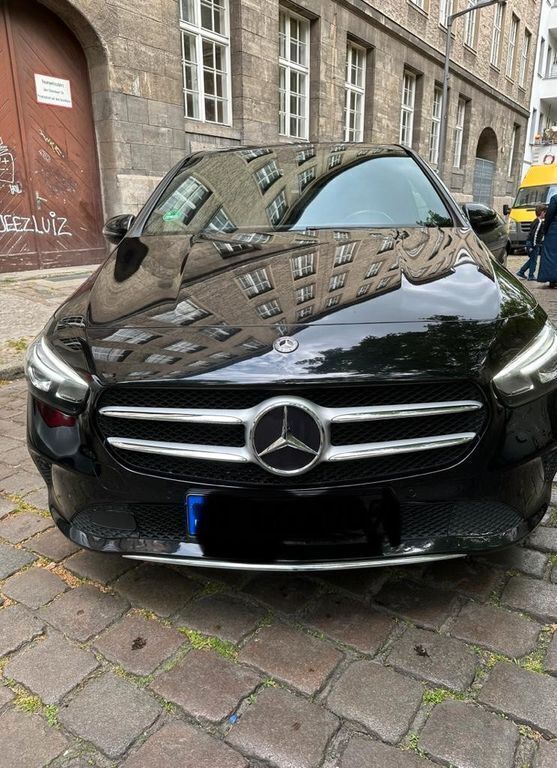 Schwarz Gebraucht 2019 Mercedes B200 Progressive Van / Kleinbus | 18.700 € (Guter Preis) - Bild 1/4