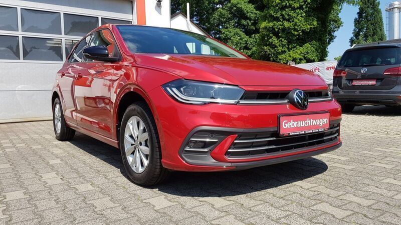 Rot Gebraucht 2022 VW Polo Style Limousine | 18.555 € (Guter Preis) - Bild 1/4