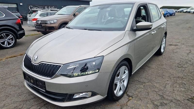 Beige Gebraucht 2015 Skoda Fabia Style Limousine | 9.999 € (Guter Preis) - Bild 1/4