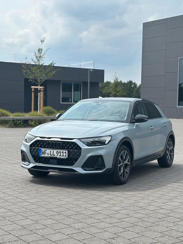 Grau Gebraucht 2024 Audi A1 Ambiente Kleinwagen | 22.990 € (Superpreis) - Bild 1/4