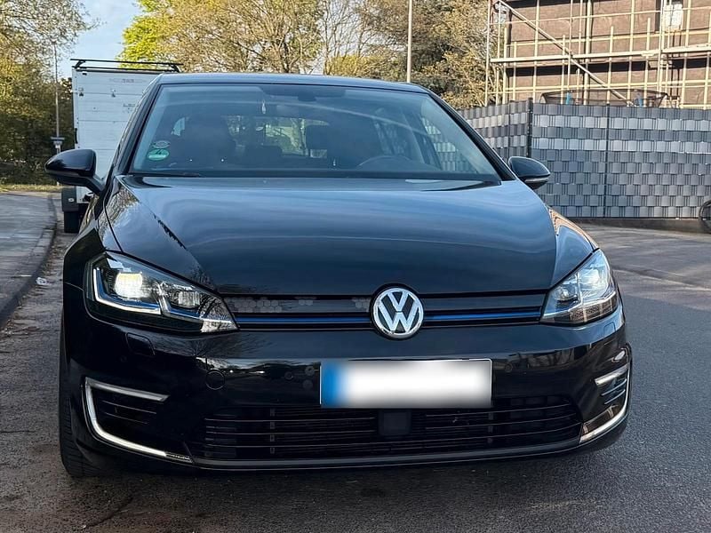 Second-hand VW e-Golf 100 kW (136 CP) 2020 Negru Hatchback