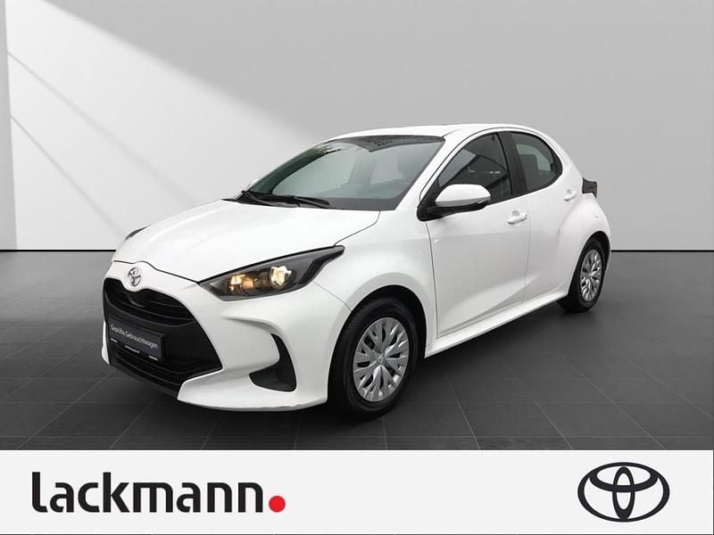 Weiss Gebraucht 2023 Toyota Yaris Comfort Kleinwagen | 14.690 € (Fairer Preis) - Bild 1/4