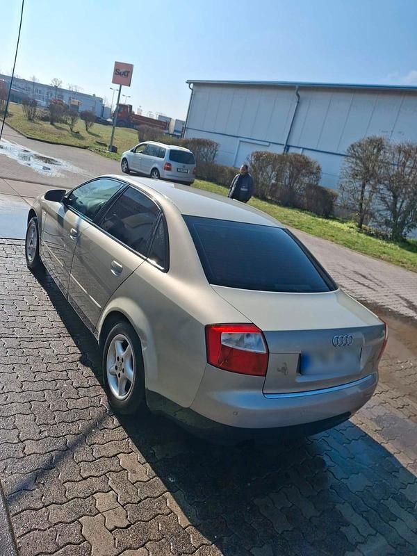 Gebraucht Audi A4 110 PS (80 kW) 2005 Gold Limousine