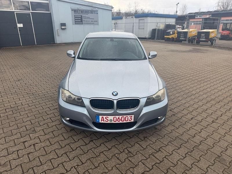 Gebraucht BMW 320 170 PS (125 kW) 2009 Blau Kombi
