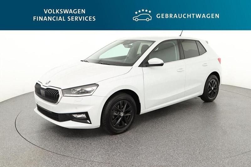 Weiß Gebraucht 2022 Skoda Fabia Style Kleinwagen | 15.309 € (Guter Preis) - Bild 1/4