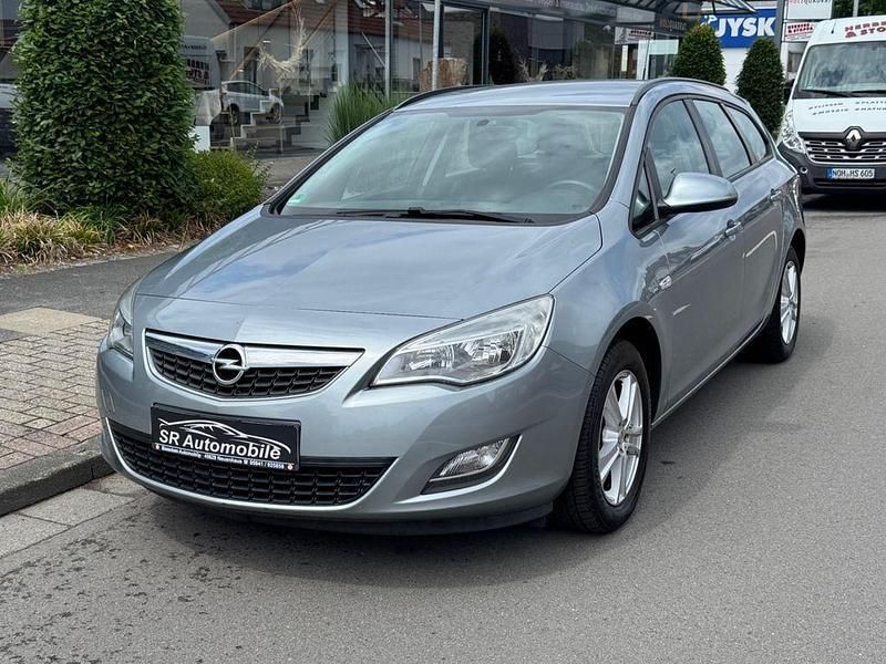 Silber Gebraucht 2011 Opel Astra Edition Kombi | 2.600 € (Guter Preis) - Bild 1/4
