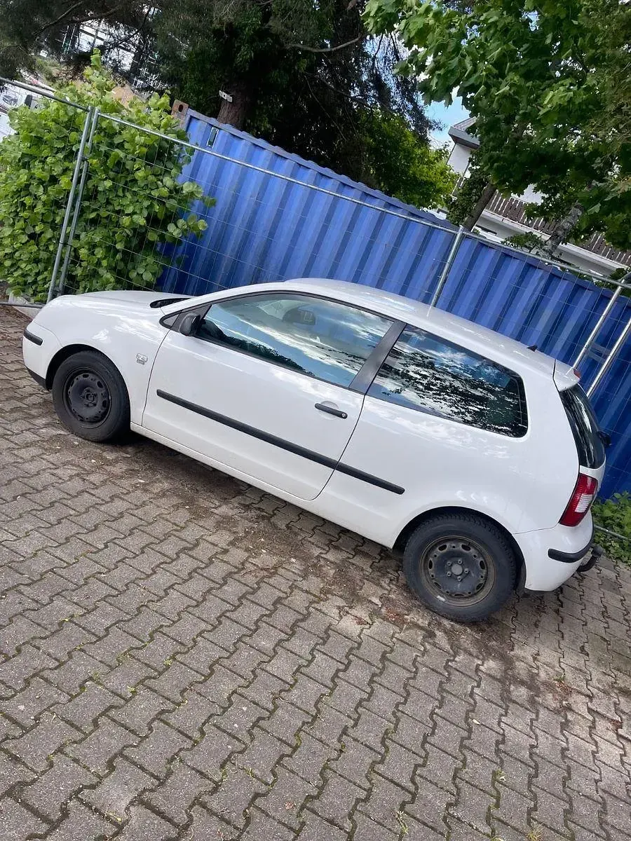 Gebraucht VW Polo 64 PS (47 kW) 2001 Weiß Limousine