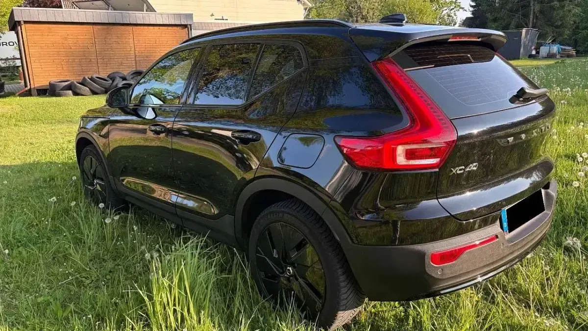 Gebraucht Volvo EX40 Plus 185 kW (252 PS) 2023 Schwarz SUV
