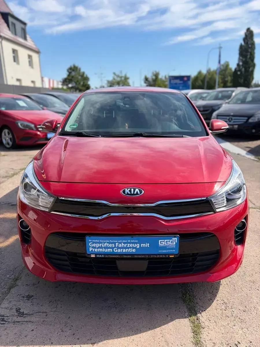 Gebraucht Kia Rio Spirit 99 PS (72 kW) 2017 Rot Kleinwagen