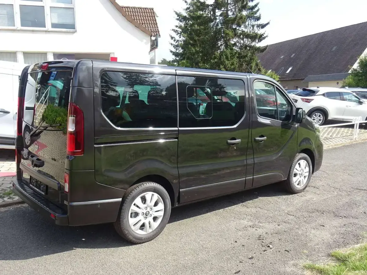 Neu Nissan Primastar Tekna 150 PS (110 kW) 2026 Midnight black Van / Kleinbus