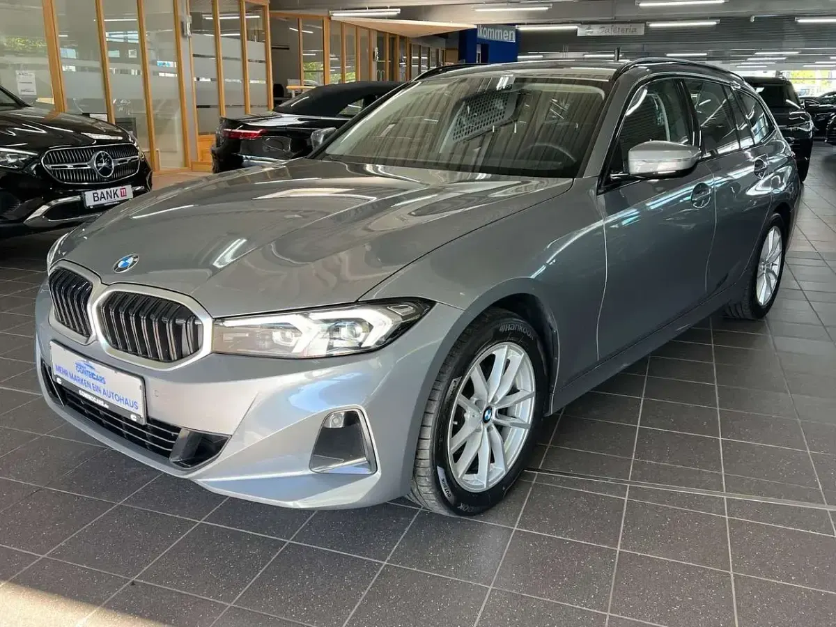 Gebraucht BMW 320 190 PS (139 kW) 2023 Skyscraper grau Kombi