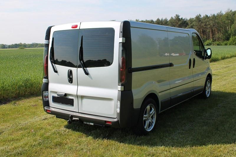 Gebraucht Renault Trafic 101 PS (74 kW) 2002 Silber Van / Kleinbus