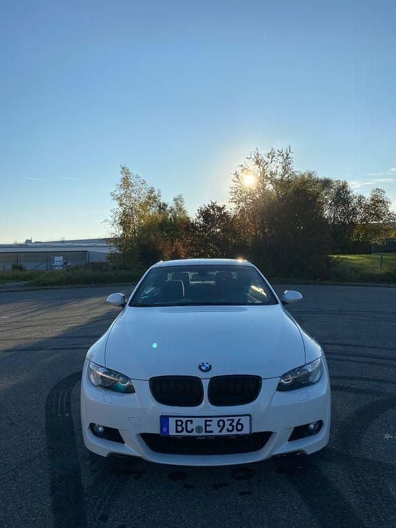 Weiß Gebraucht 2008 BMW 320 M Sport Coupé | 9.000 € (Fairer Preis) - Bild 1/4