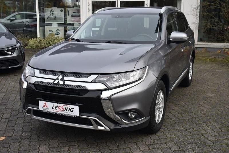 Grau Gebraucht 2019 Mitsubishi Outlander Active SUV | 18.990 € (Guter Preis) - Bild 1/4