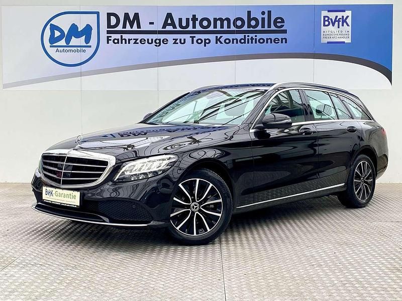 Obsidianschwarz metalliclack Gebraucht 2019 Mercedes C220 Avantgarde Kombi | 19.990 € (Fairer Preis) - Bild 1/4