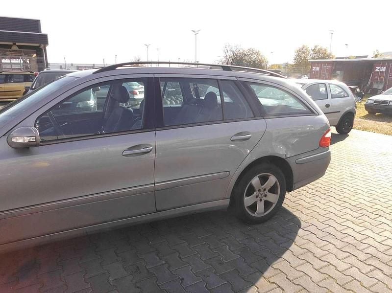 Gebraucht Mercedes E240 Elegance 177 PS (130 kW) 2003 Silber Kombi